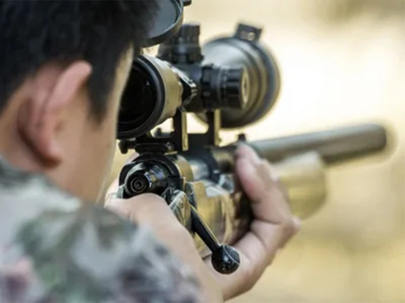 Почему способ прицеливания снайперского пистолета не три точки и одна линия